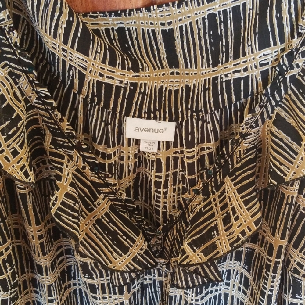 Avenue ladies sleeveless top - Picture 2 of 7